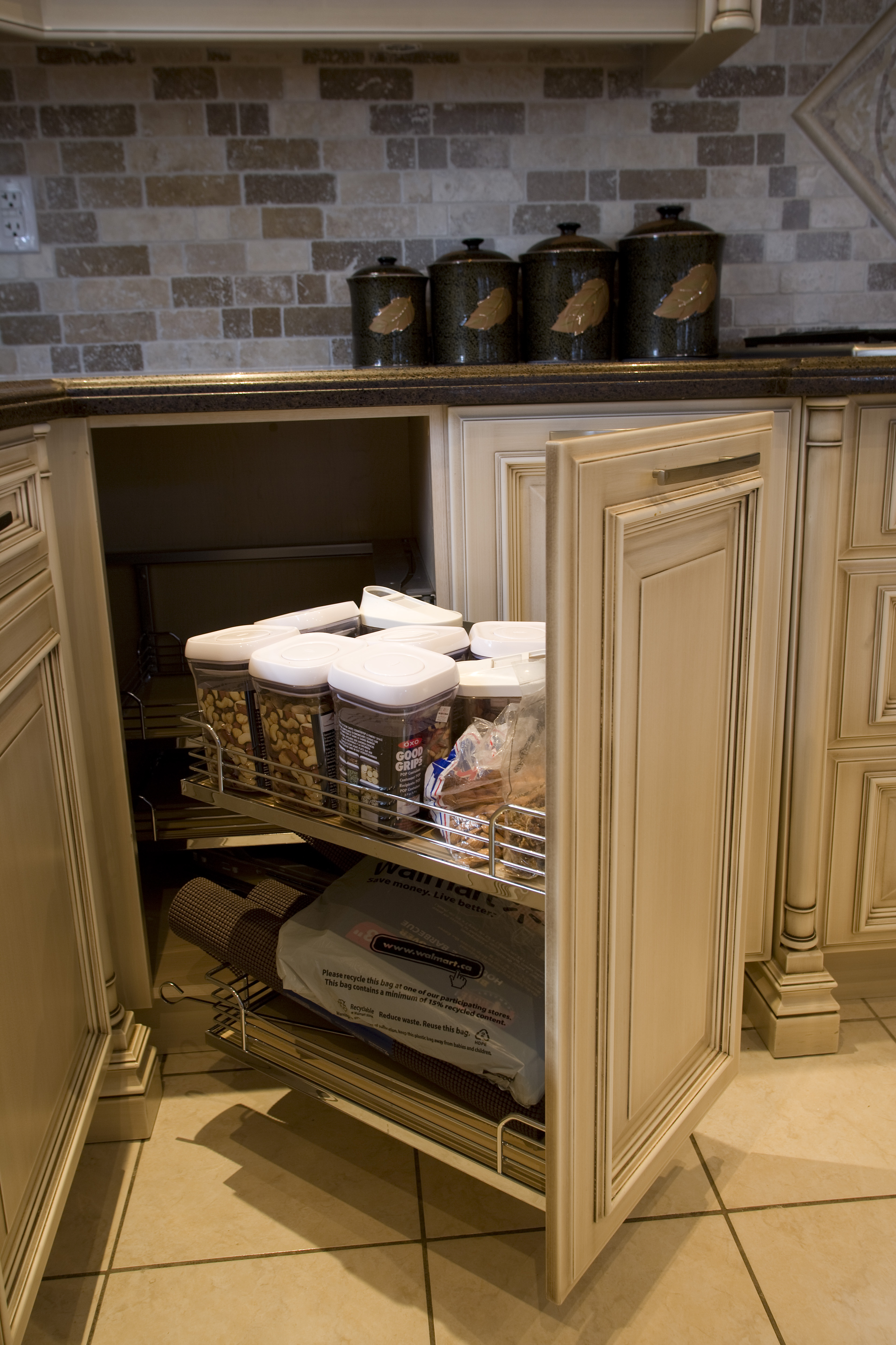 ACCESSORIES Woodbridge Kitchen And Bath